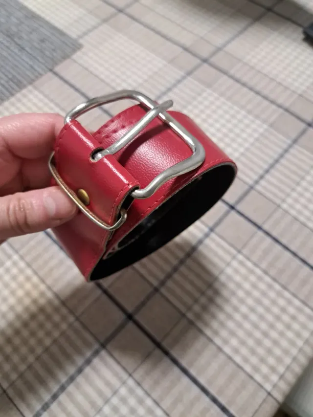 Cinturón rojo hebilla metálica 96cm