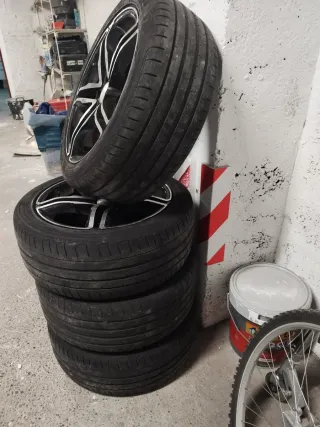Juego de 4 llantas con neumáticos