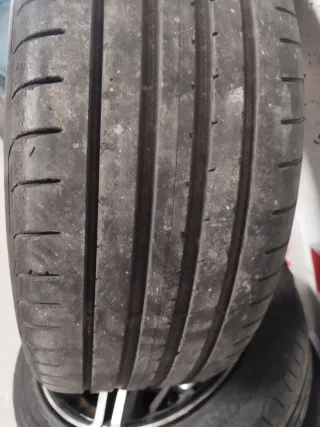 Juego de 4 llantas con neumáticos