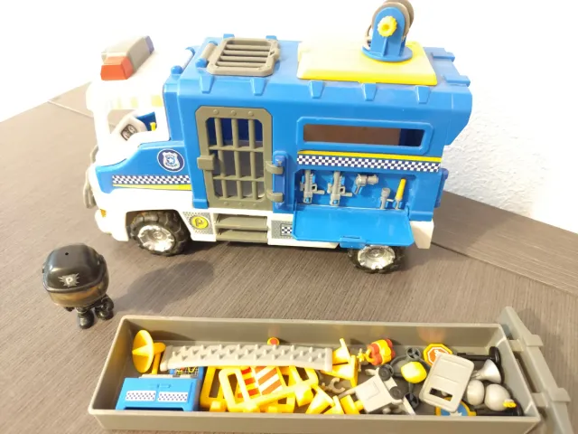 Furgón Policía Pinypon Action