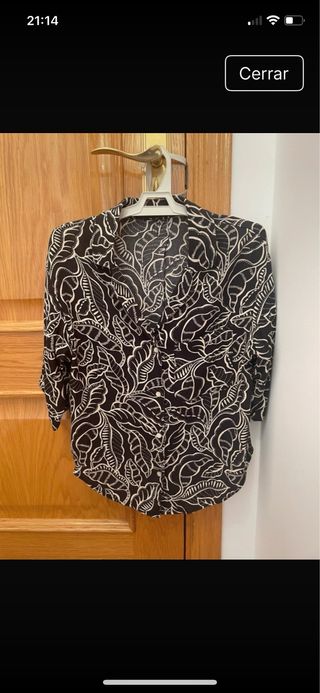 Camisa estampada hojas blanco y negro