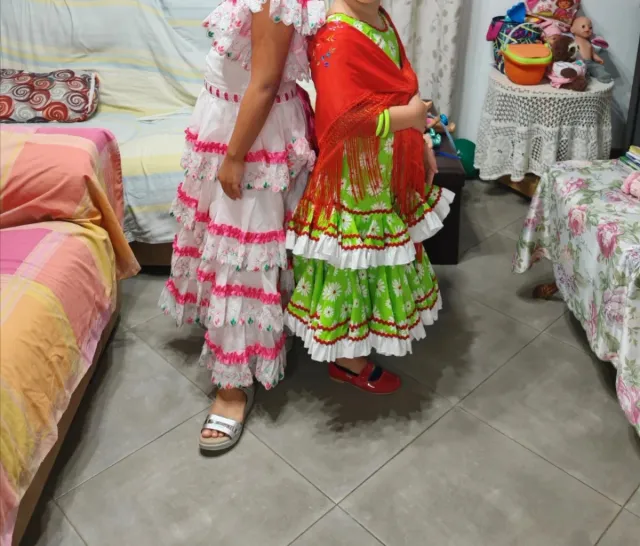 Vestidos de gitana blancos y verdes perfectos