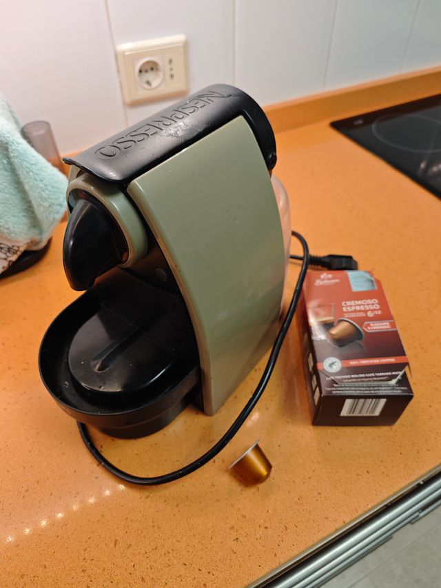 Cafetera Nespresso Krups (sin bandeja)