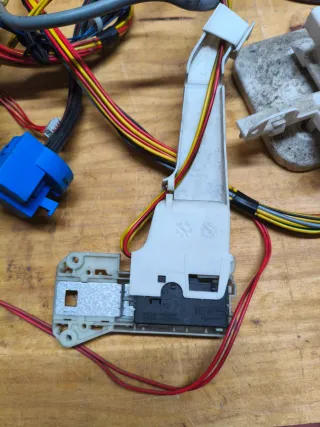 Cierre puerta lavadora AEG