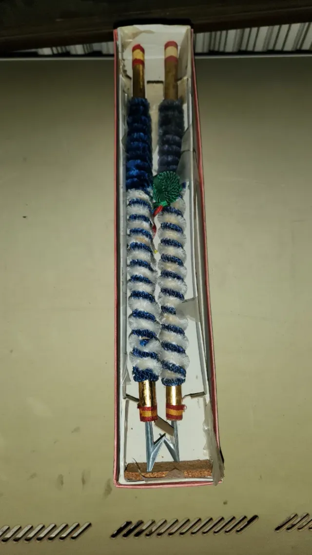 Pareja rejones taurinos antiguos en caja