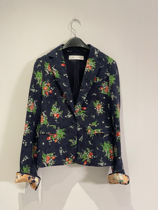 Chaqueta Zara Estampada Flores Puño Reversible