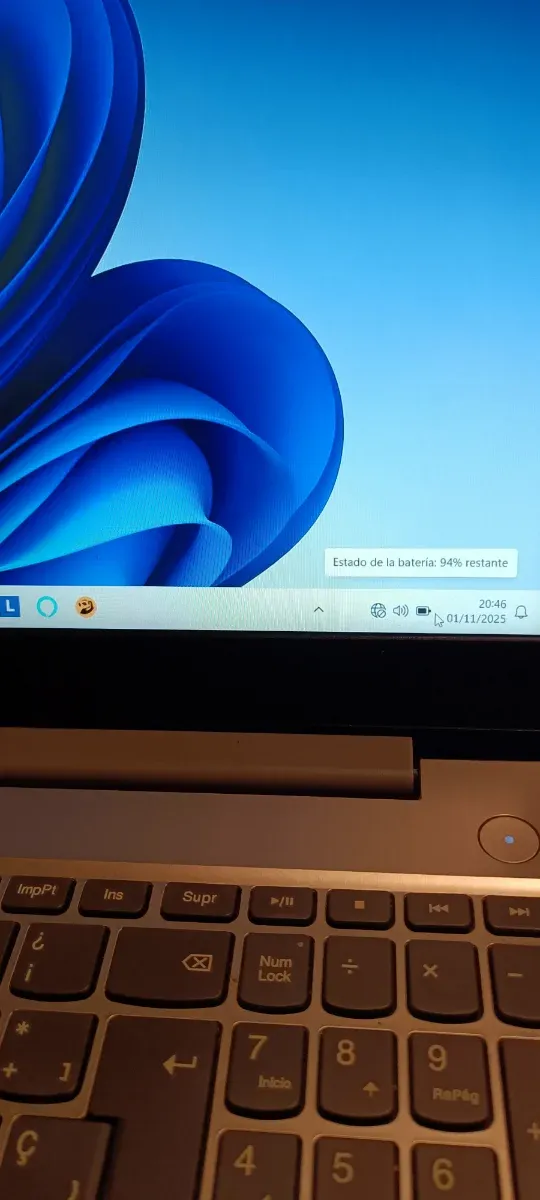 Portátil Lenovo IdeaPad Slim 3 15IILO5  +Maletín