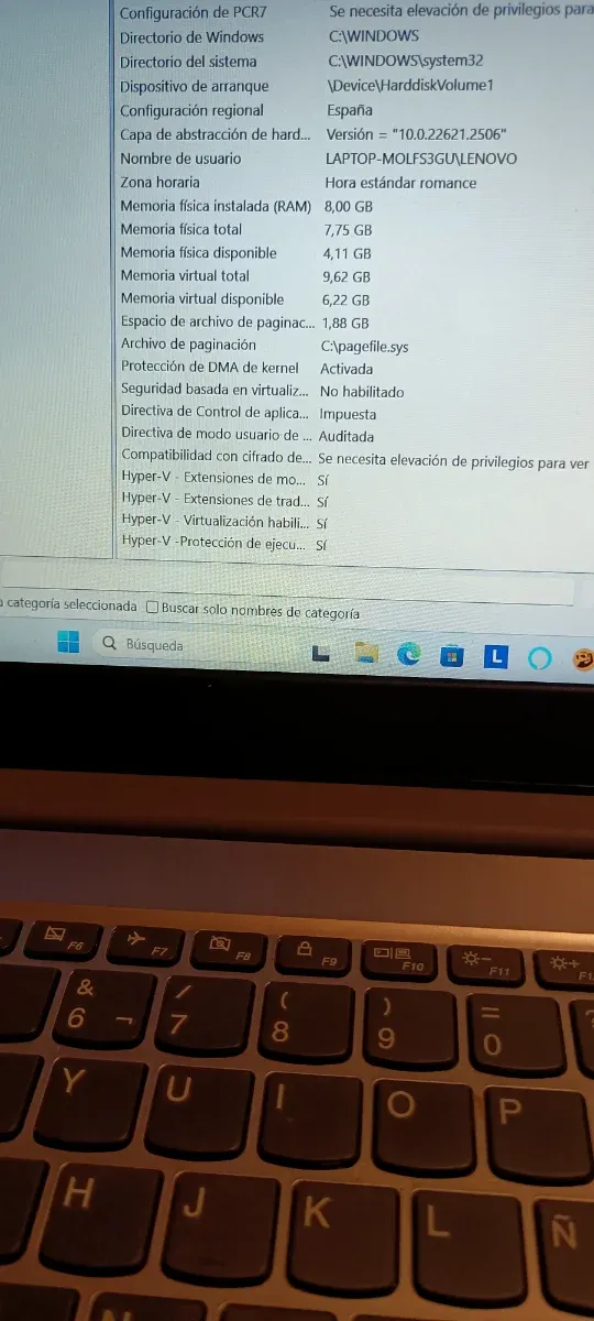 Portátil Lenovo IdeaPad Slim 3 15IILO5  +Maletín