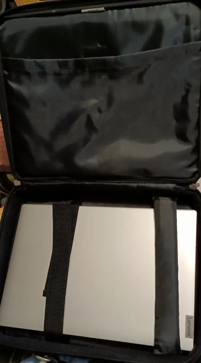 Portátil Lenovo IdeaPad Slim 3 15IILO5  +Maletín