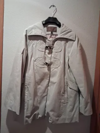 Gabardina corta beige