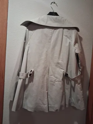 Gabardina corta beige