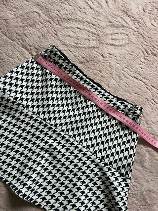 Falda Zara cuadros blanco y negro