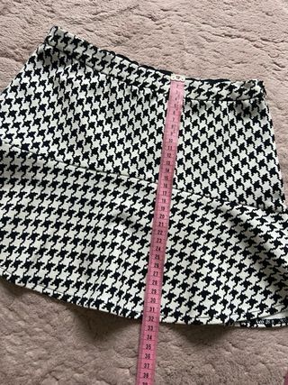 Falda Zara cuadros blanco y negro