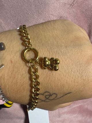 Pulsera eslabones con charm oso dorado de acero