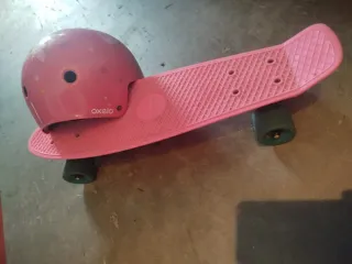 Patín infantil rosa con casco