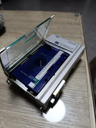 TOSHIBA STEREO CASSETTE PLAYER KT-S1