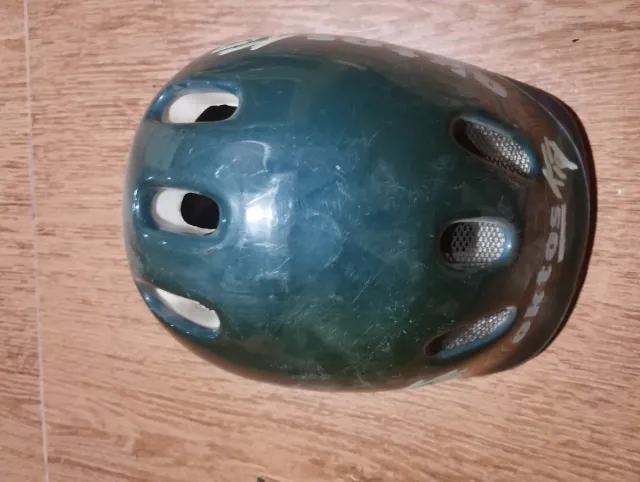 Casco de bicicleta verde