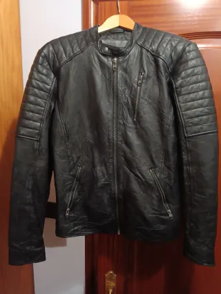 Chaqueta de cuero negra