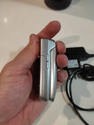 Sagem VS3 Teléfono Móvil + Cargador