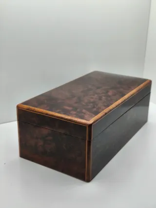 Caja de música de madera