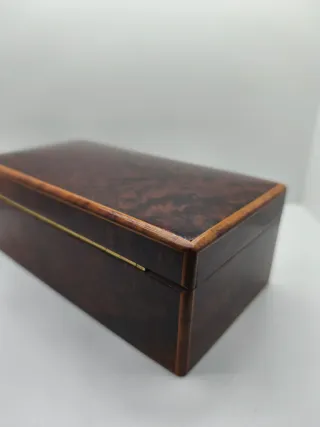 Caja de música de madera