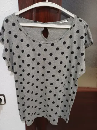 Camiseta gris con lunares negros Talla XL