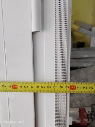 Ventana de aluminio blanca