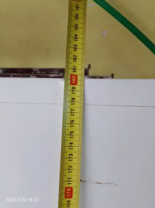 Ventana de aluminio blanca