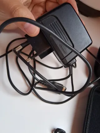 Consola Nintendo DS 2004 con juegos y accesorios.