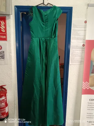 Vestido de fiesta verde con pedrería