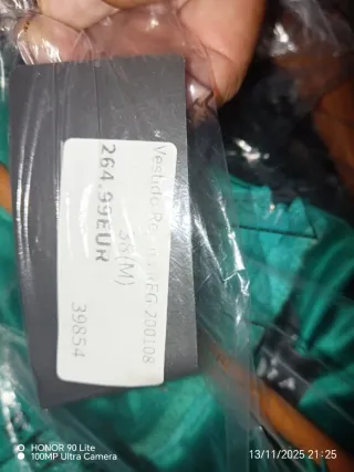 Vestido de fiesta verde con pedrería