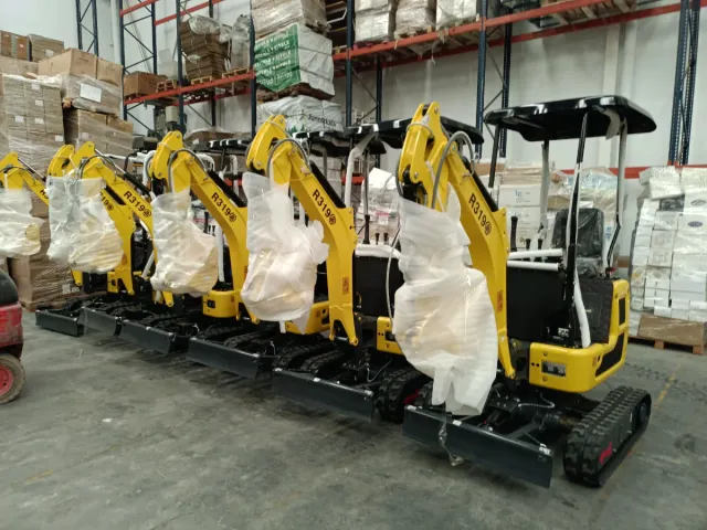 Mini Excavadora R319 Orugas Pala Extensible
