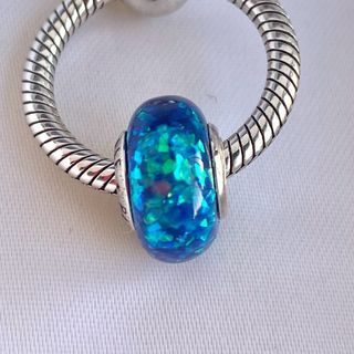 CHARM MURANO OPALESCENTE VERDE Y AZUL