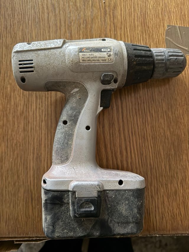 Taladro a batería 16.8V (no funciona)