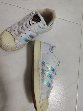 Tenis Adidas Talla 36 Blanco y Plateado