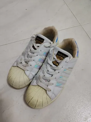 Tenis Adidas Talla 36 Blanco y Plateado