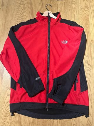 Chaqueta The North Face Roja y Negra