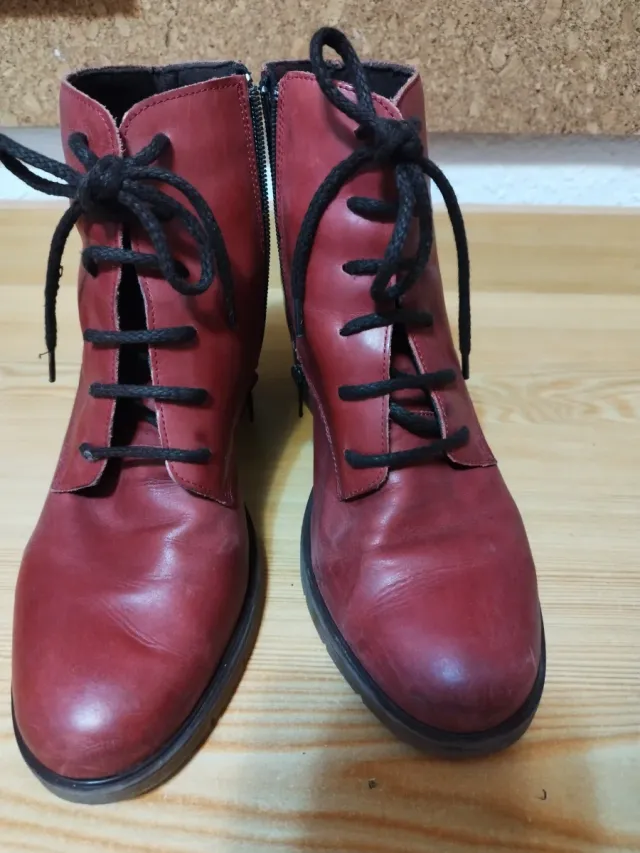 Botines granates piel