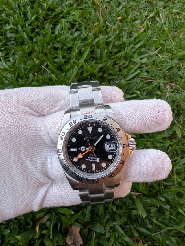 Reloj Seiko Mod Explorer II GMT Negro Naranja