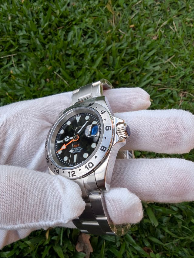 Reloj Seiko Mod Explorer II GMT Negro Naranja