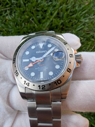 Reloj Seiko Mod Explorer II GMT Negro Naranja