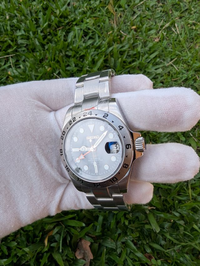 Reloj Seiko Mod Explorer II GMT Negro Naranja