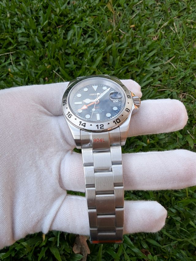 Reloj Seiko Mod Explorer II GMT Negro Naranja