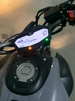 Yamaha MT-07 Gris y Amarillo