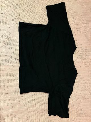 Camiseta negra con estampado