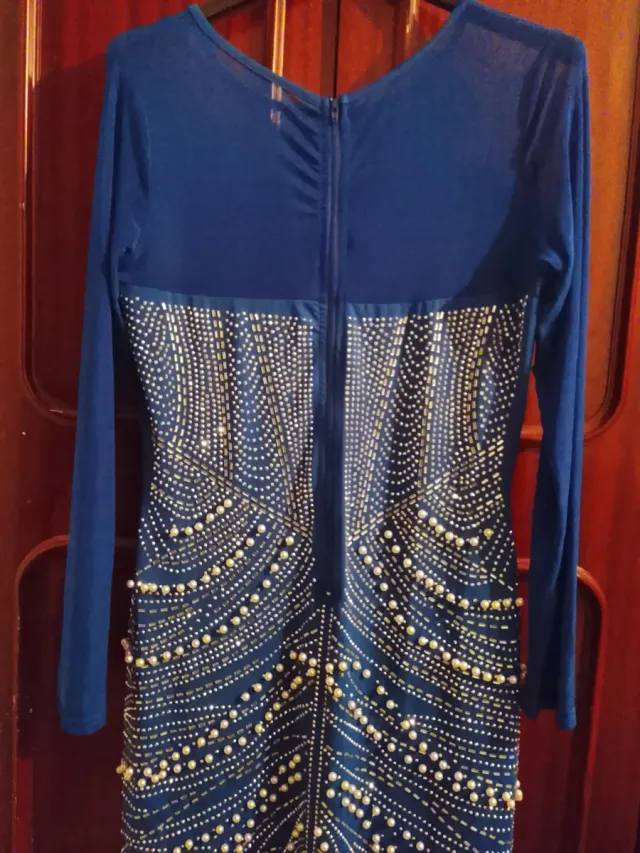 Vestido fiesta pedrería y plumas azul