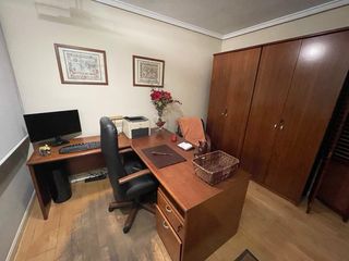 Mobiliario de oficina completo