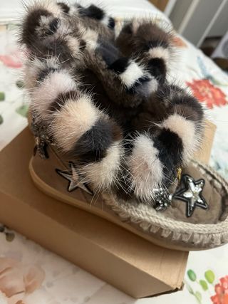 Botas MOU Marrones con Estrellas y Pelo