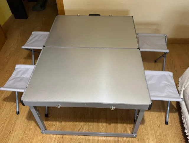 Mesa plegable aluminio con 4 sillas