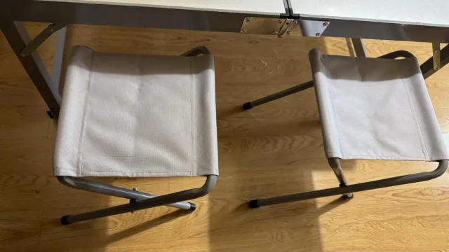 Mesa plegable aluminio con 4 sillas